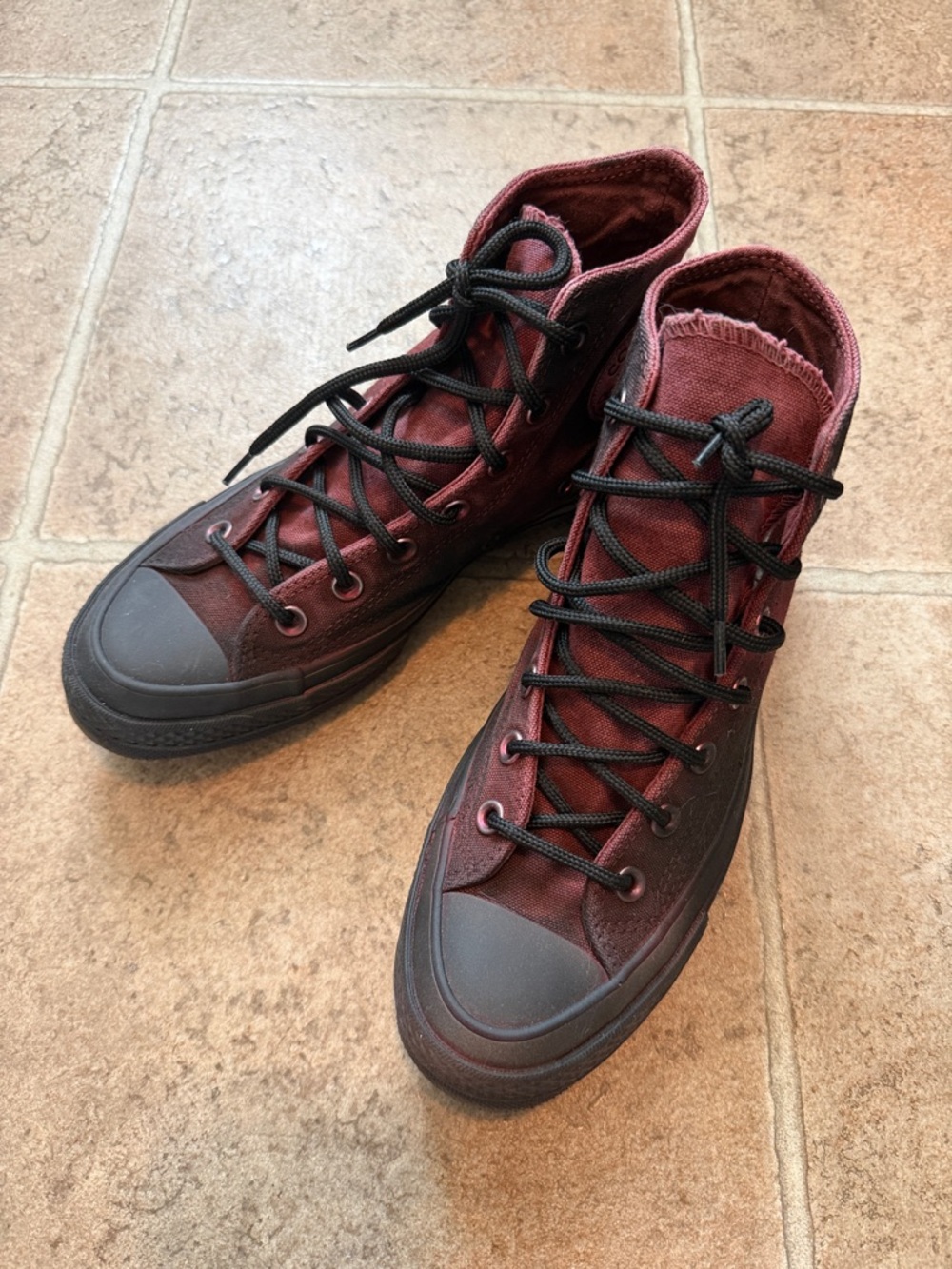 Unisex High-Top Canvas Chuck Taylor 1970S HI LTD Sneakers. Size U.S. M6/W8